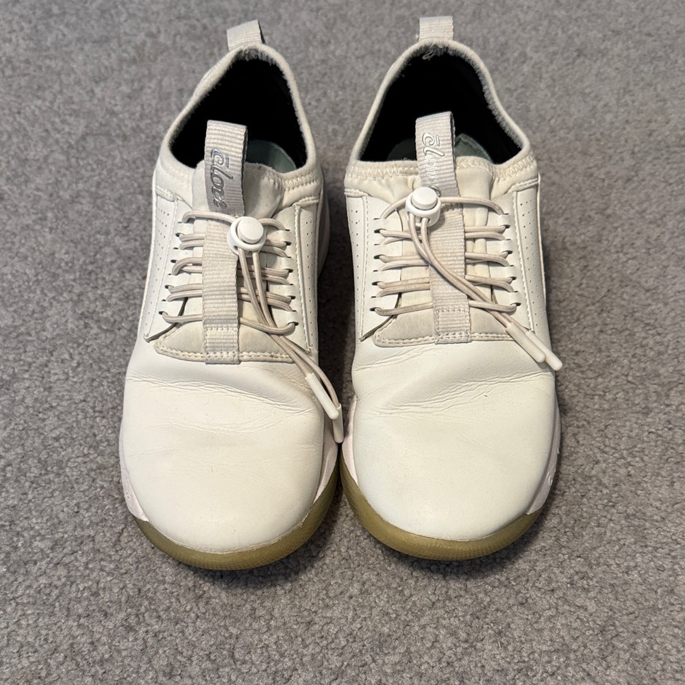 Cloves nursing shoe